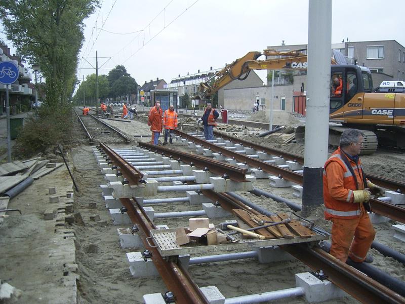 16-10-2004 het aansluiten van nieuwe een tramrails.