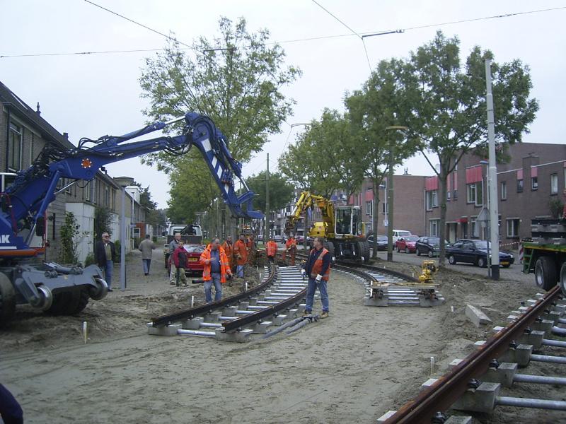 16-10-2004 de tramrails ligt op zijn plaats.