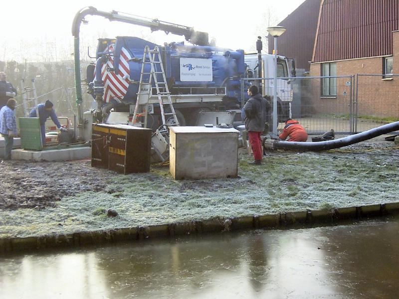 08-02-2005 werkzaamheden aan het gemaal oudewatering/nemelaersingel.