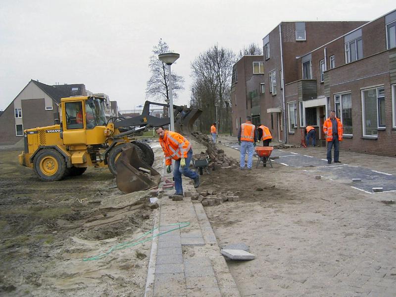 14-03-2005 herbestrating van de maurickerf .en het aanleggen van het park aan de eckartstraat/maurickerf.