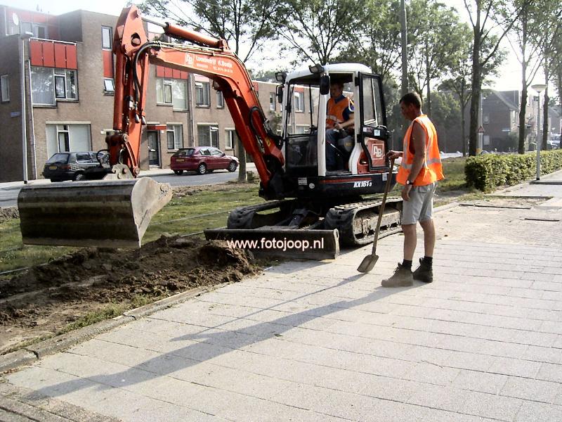 07-09-2005 werkzaamheden bij oversteek van trambaan schinnenbaan/parkeerplaats keverborgstraat.