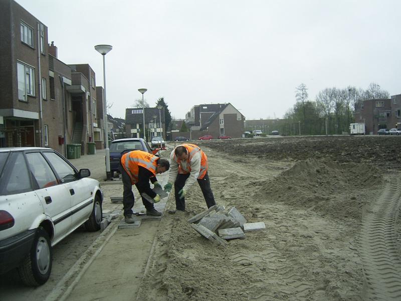 15-04-2005 herbestraten en aanleg van eckartstraat/maurickerf/amstenradenhoek.