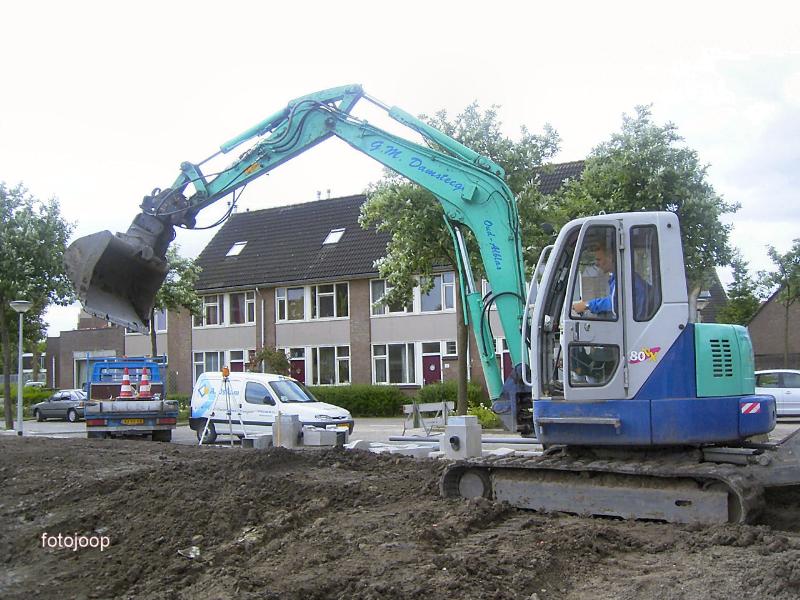 07-06-2005 het aanleggen van het wijkpark aan de eckartstraat/maurickerf/amstenradenhoek.