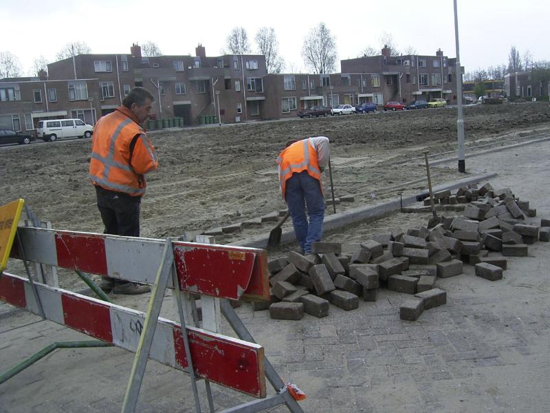 13-04-2005 herbestrating aan de eckartstraat en aanleg van het park eckartstraat/maurickerf.
