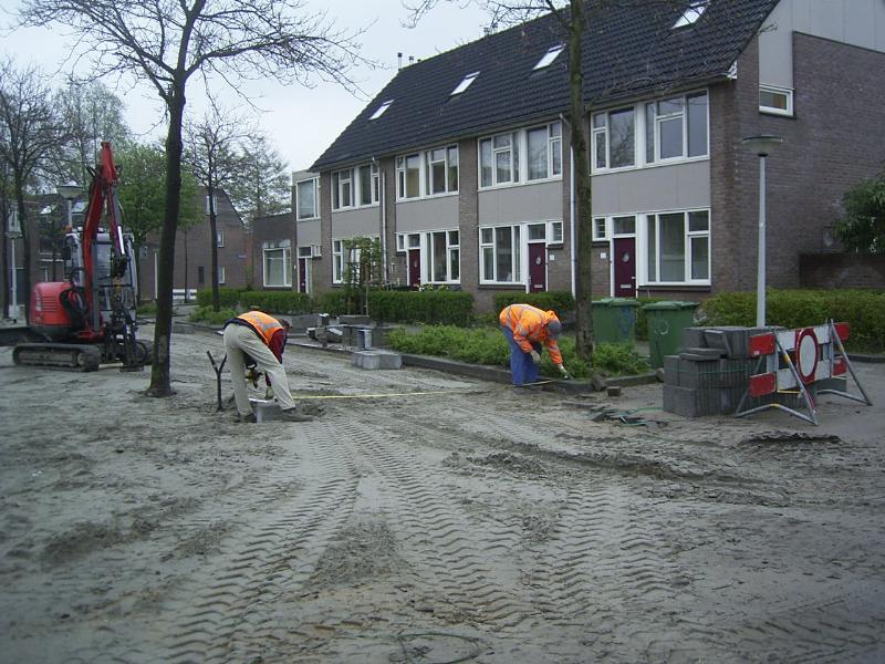 20-04-2005 herbestrating en aanleg park aan de eckartstraat/maurickerf/amstenradenhoek.