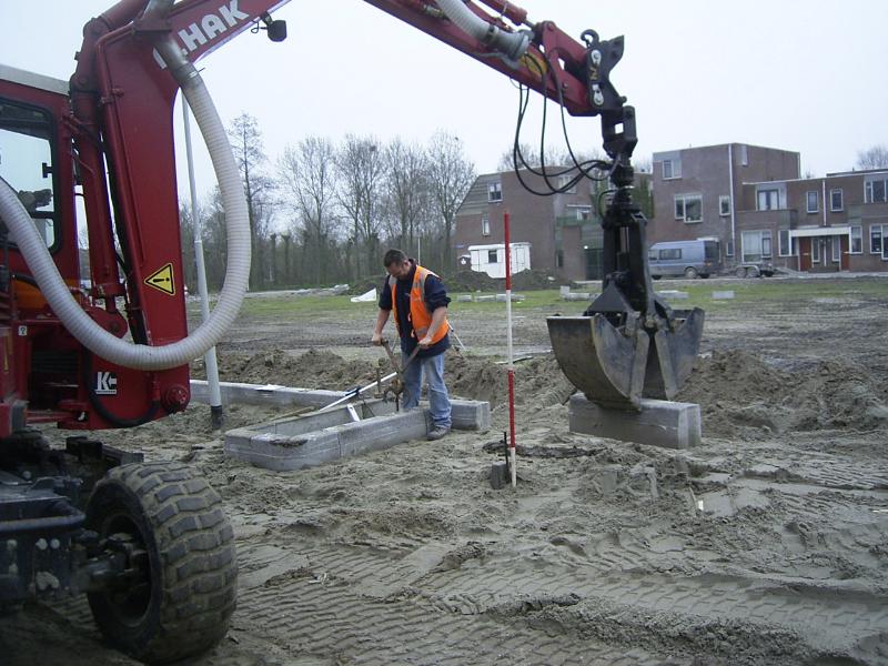 29-03-2005 herbestraten van de eckartstraat en aanleg van het park aan de eckartstraat/maurickerf.