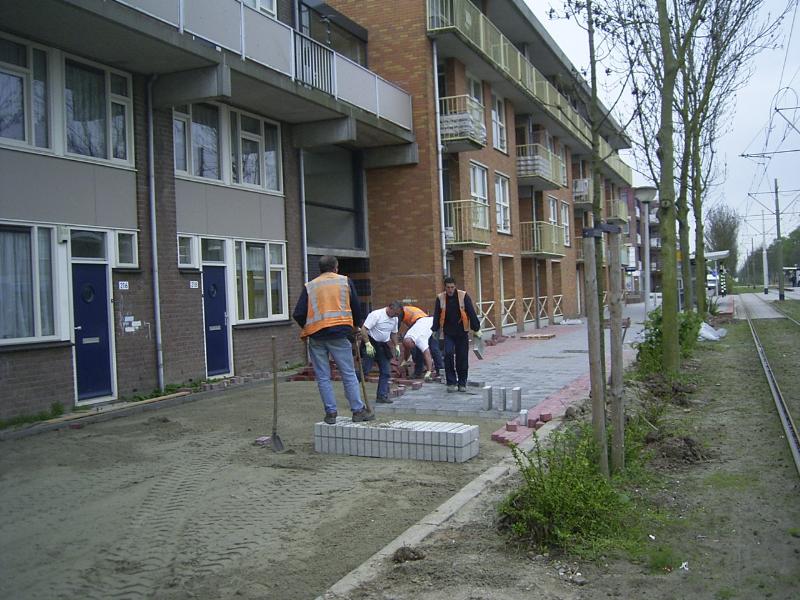 28-04-2005 herbestraten van de rhijnauwensingel thv202 tot tramhalte.