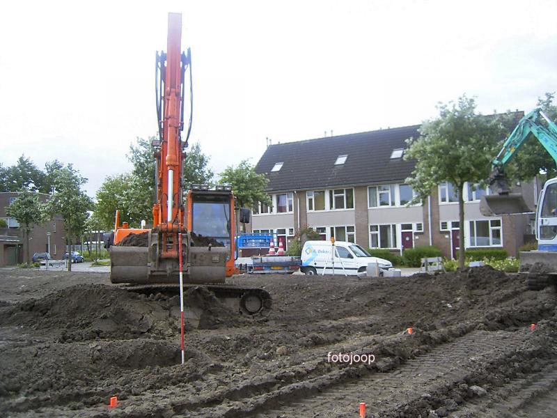 07-06-2005 het aanleggen van het wijkpark aan de eckartstraat/maurickerf/amstenradenhoek.