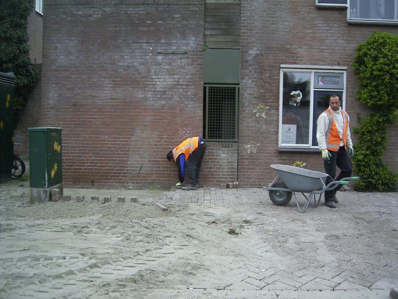 13-04-2005 herbestrating aan de eckartstraat en aanleg van het park eckartstraat/maurickerf.