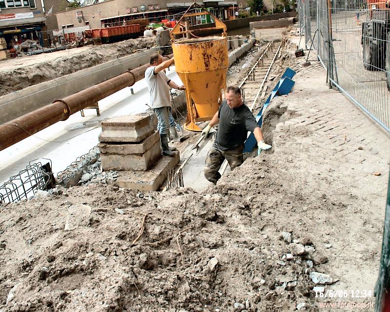 16-06-2006 beton storten voor een werkvloer in de oudewatering winkelcentrum beverwaard.