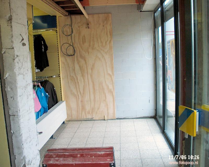 11-07-2006 vloer binnen bij zeeman is ook gelegen winkelcentrum beverwaard.