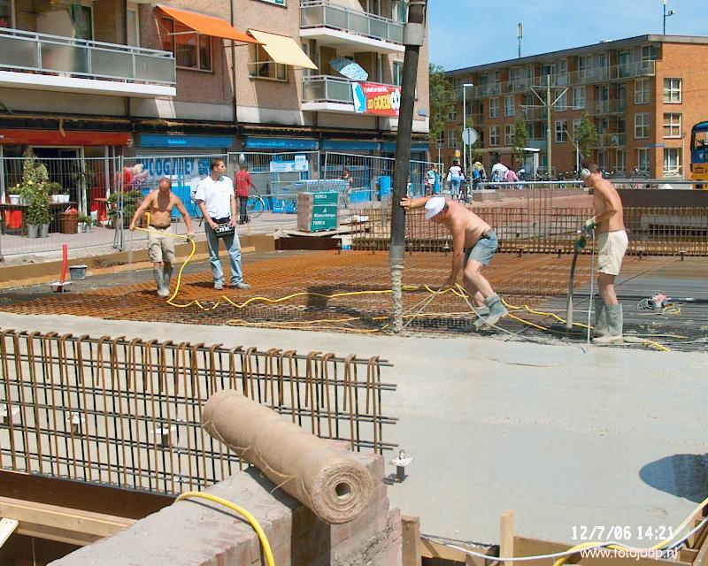 12-07-2006 beton storten en uitvlakken oudewatering winkelcentrum beverwaard.