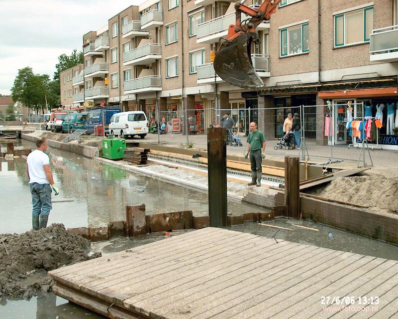 27-06-2006 damwand weer weghalen oudewatering winkelcentrum beverwaard.