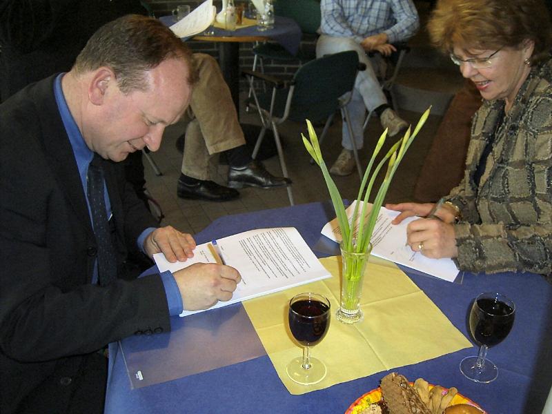 28-02-2005 ondertekening van samenwerking sport en receatie met perspect op 28-02-2005 in de focus.