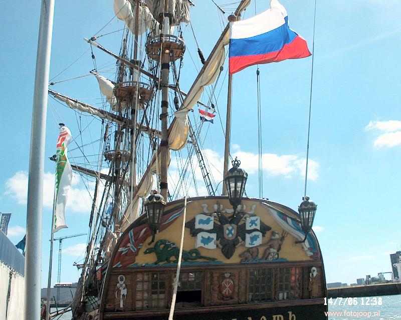14-07-2006 foto van een russische fregat de shtandart ligt afgemeerd in de schiehaven bij scheepswerf de delft waar het schip de delft gebouwd word