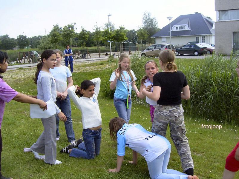 08-06-2005 kindercircus aan het ruitenborgplansoen.