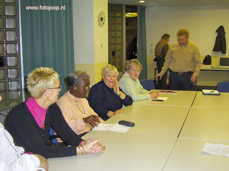 13-12-2005 samenkomst bewoners beverwaard in de focus