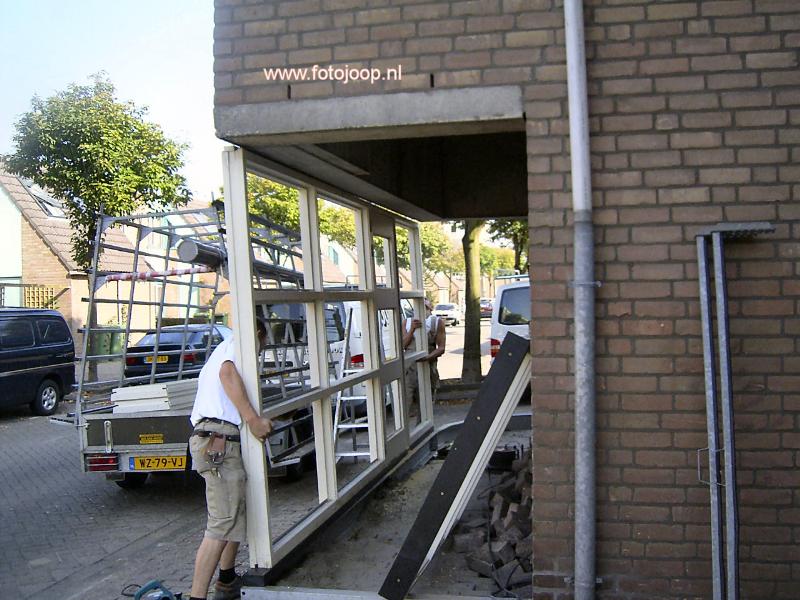 07-09-2005 aanbouw van portieken aan de houderingenweg/duinbekerdam.