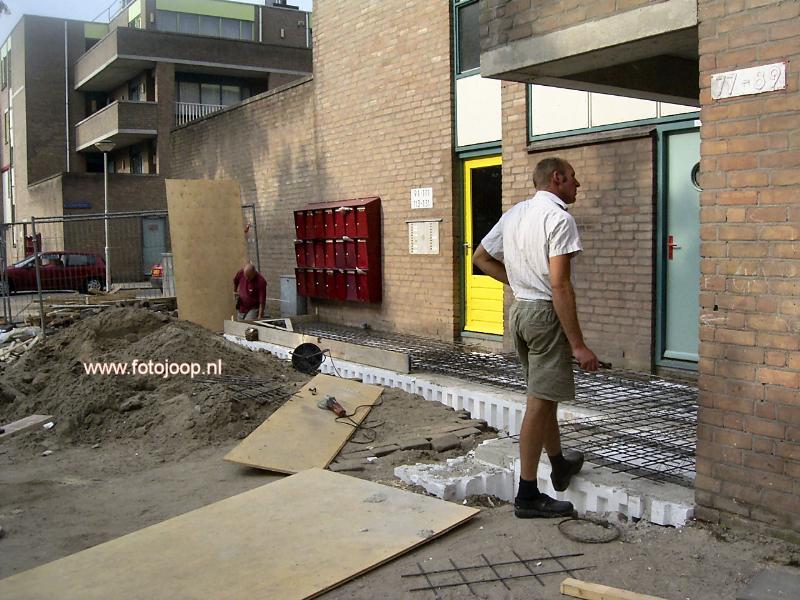 07-09-2005 aanbouw van portieken aan de houderingenweg/eijsdenstraat.