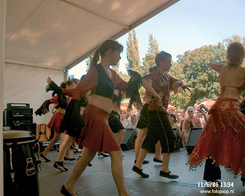 11-06-2006 zuiderparkfeest met veel dansgroepen o/a labandera.
