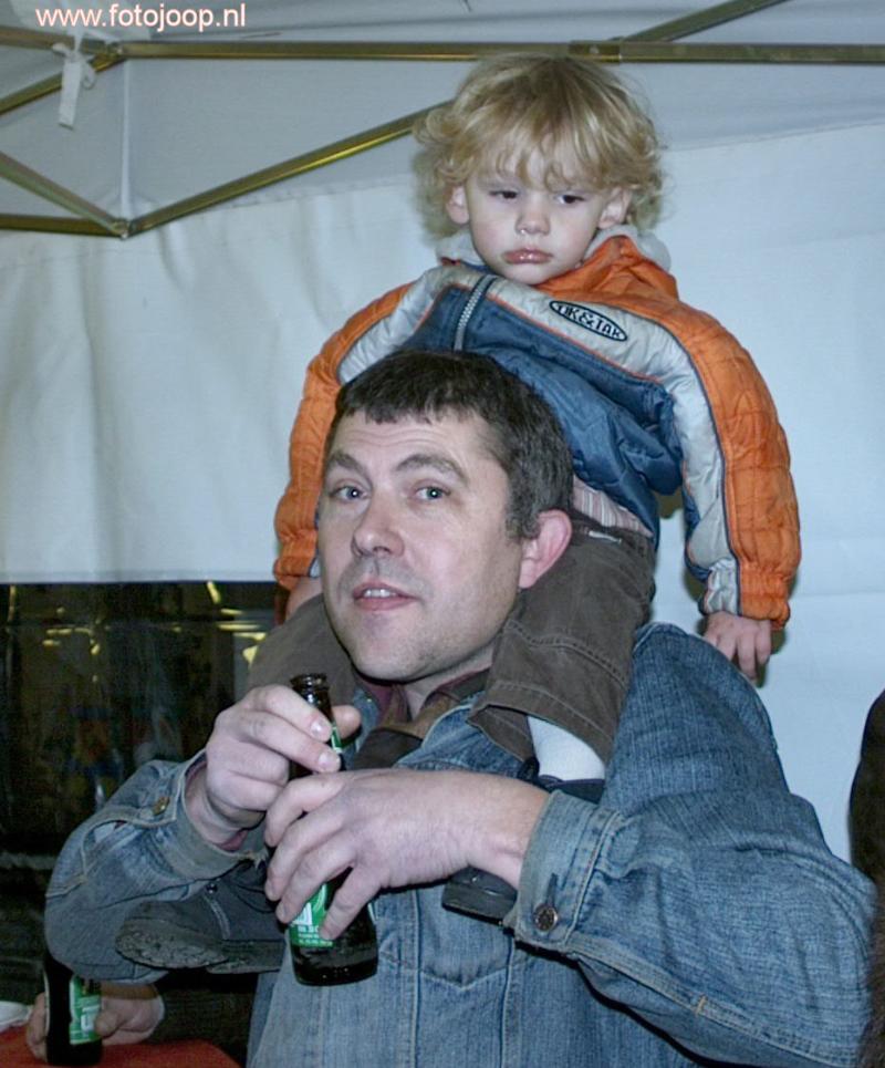 13-01-2007 wie herkend foto voor februari wie herkend deze heer met kind.