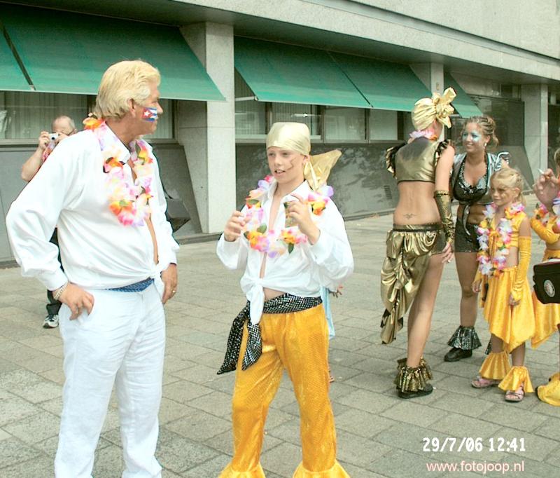29-07-2006 groep labandera tijdens zomercarnaval centrum rotterdam.