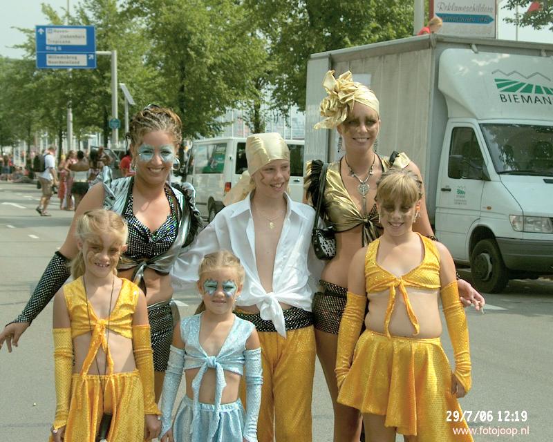 29-07-2006 groep labandera tijdens zomercarnaval centrum rotterdam.