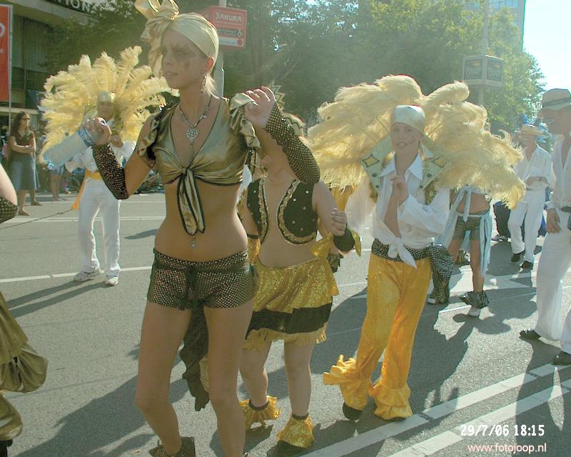 29-07-2006 dans groep labandera tijdens het zomercarnaval in het centrum van rotterdam