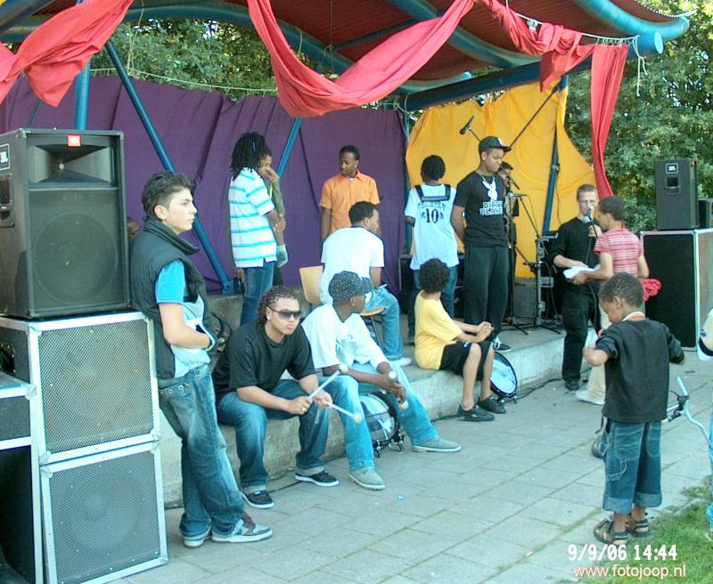 09-09-2006 wijkfeest en optreden brass band triple b   park beverwaard.