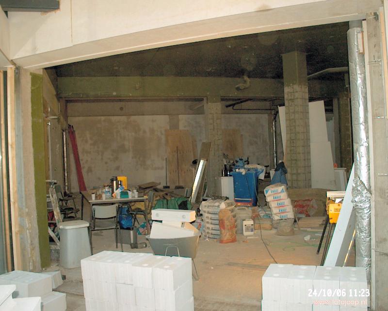 24-10-2006  verbouwings werkzaamheden in oude slagerij van dijk winkelcentrum beverwaard.