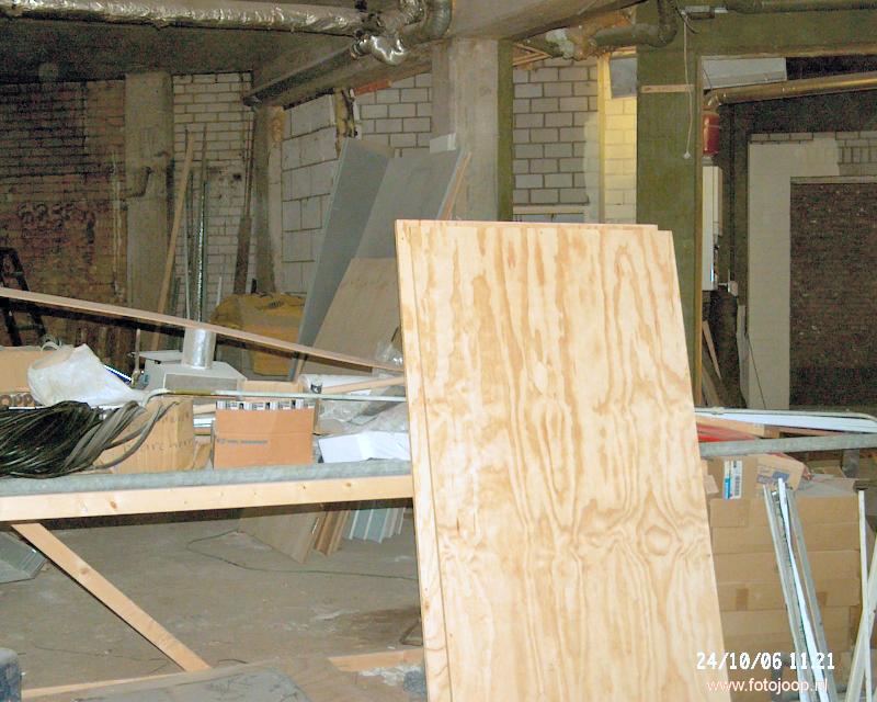 24-10-2006  verbouwings werkzaamheden in oude slagerij van dijk winkelcentrum beverwaard.