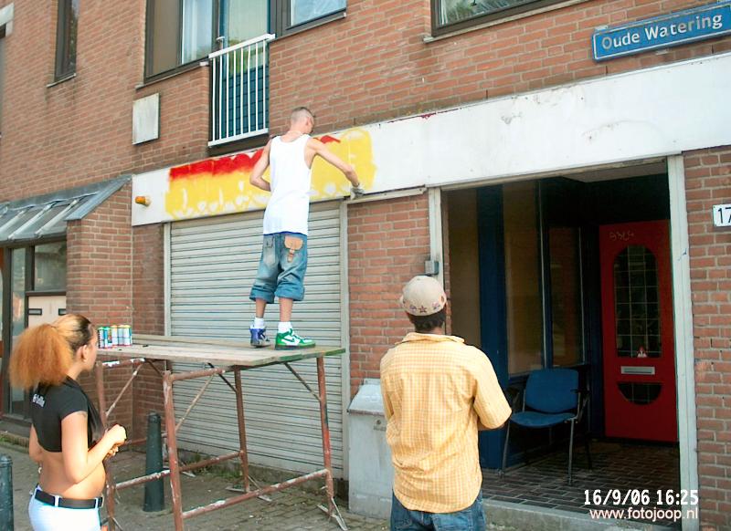 16-09-2006 graffity painten streetlife 5324 the district buiten kant.