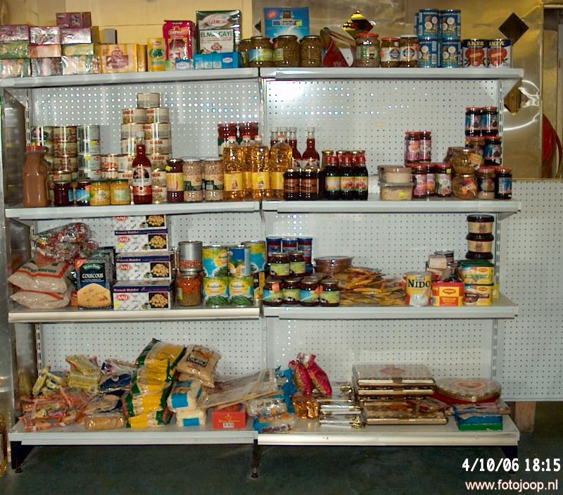 04-10-2006 opening van islamitische halal slagerij de bever in het winkelcentrum beverwaard.