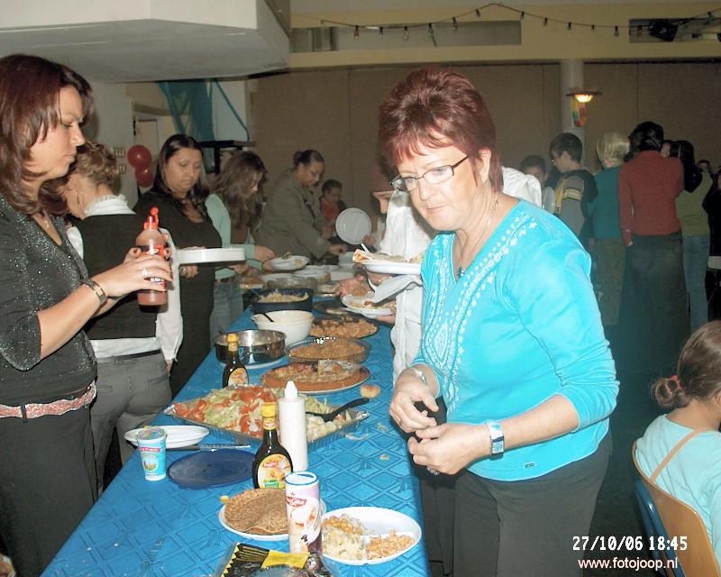 27-10-2006 suikerfeest met veschilende optredens en een mooi bufet in de focus beverwaard.