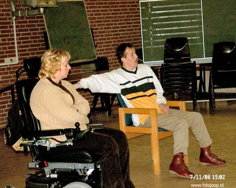07-11-2006 lekkerfitweek spreekbeurd van twee gehandicapte mensen rk regenboogschool grondvelderf beverwaard.