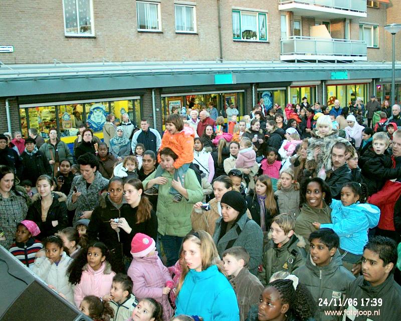 24-11-2006  feestelijke heropening van winkelcentrum beverwaard.