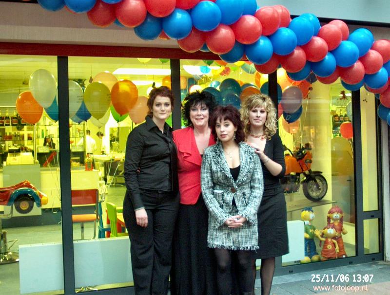 25-11-2006 heropening haarstudio sylviana kinderplaza winkelcentrum beverwaard.