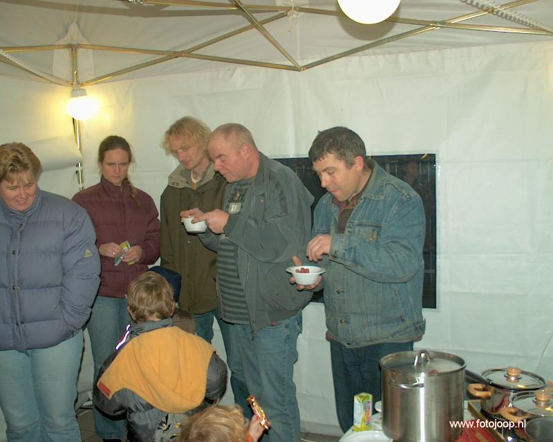 10-12-2006 feesttent van opzoomeren op het schoolplein in de van haerenstraat beverwaard.