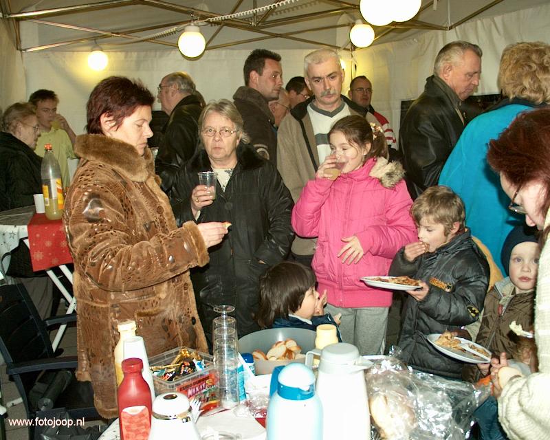 10-12-2006 feesttent van opzoomeren op het schoolplein in de van haerenstraat beverwaard.