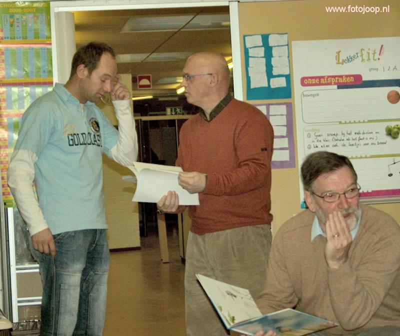 23-03-2007 heeft de heer cees heij auteur van het prentenboek de mus gepresenteerd en beantwoord die de leerlingen hebben voorbereid van groep 1/2 van de rk regenboog in de beverwaard