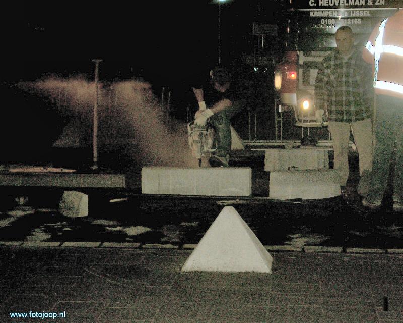 04-04-07 werkzaamheden aan de rhijnauwensingel zijn al begonnen o/a het aanleggen van een vluchtheuvel thv: winkelcentrum beverwaard