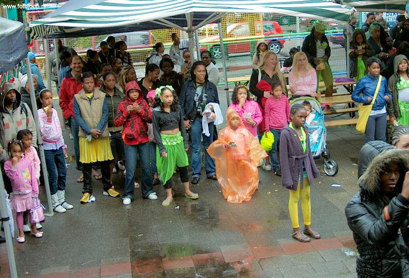 19-07-2008 carnaval in de beverwaard de parade kon door regen helaas niet doorgaan.