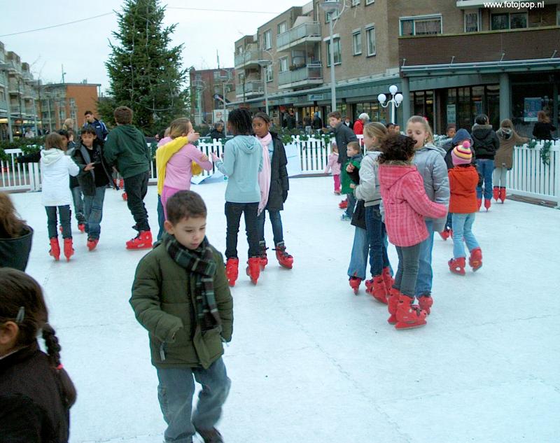 23-12-2008 schaatsen in het winkel centrum beverwaard