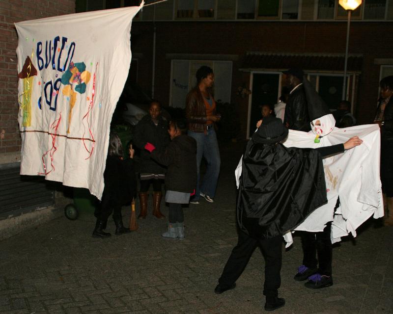 30-10-2009 halloween disco 1900uur tot 2100uur voor alle kinderen blyenbeekstraat/goederaadweg verkleed komen beverwaard