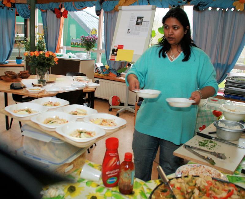  08-03-2010 koken op de rk regenboogschool ism perspect grondvelderf beverwaard 
 
