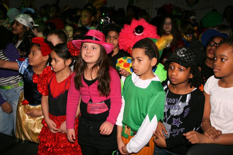 25-02-2011 carnaval op de rk regenboogschool grondvelderf beverwaard