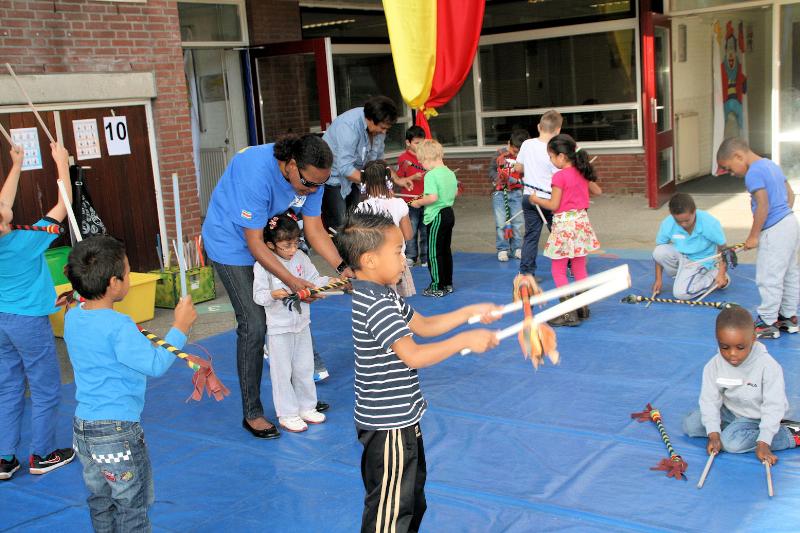 01-09-2011 circus groep 1/tm4feestweek rk regenboog school bestaat 30 jaar grondvelderf beverwaard