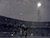 5-1937 Maar het licht is niet altijd aan geweest in het stadion van Feyenoord. De Kuip stamt uit 1937 en de lichtmasten komen pas ruim twintig jaar later in 1957.   Foto-Piet-Bouts-archief-FSV-De-Feijenoorder.jpg