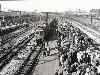 5-1937 supporters komen met de trein aan op Station-Feijenoord-7.jpg  geplaatst 30-07-17 pinterest