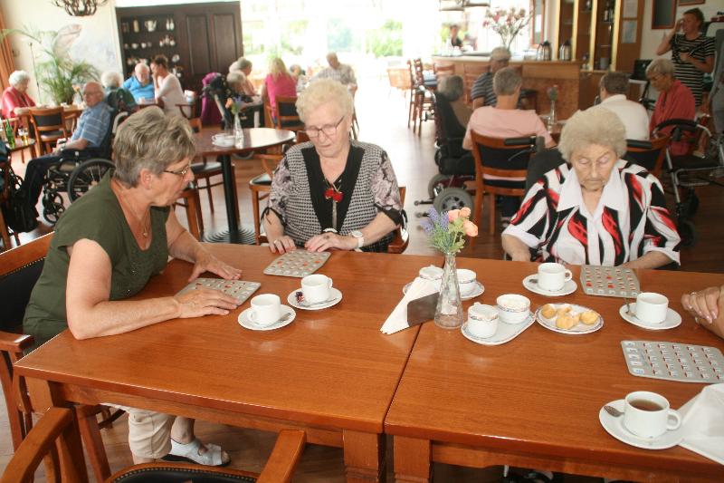 27-07-2017 foto ouderen cafe van 14.00uur-16.00uur in de wetering  beverwaard